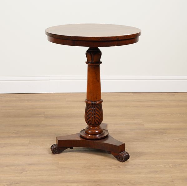 A WILLIAM IV CIRCULAR MAHOGANY OCCASIONAL TABLE