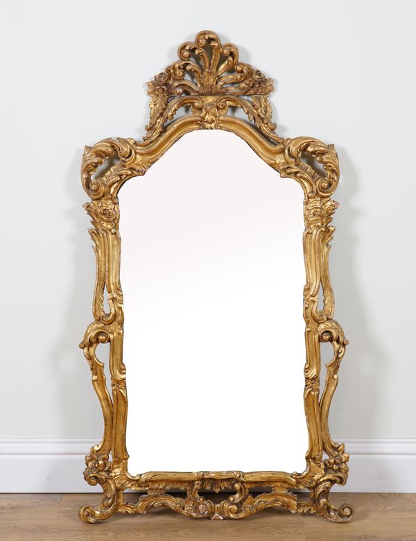 AN 18TH CENTURY STYLE PIERCED GILT FRAMED SHAPED ARCH TOP MIRROR