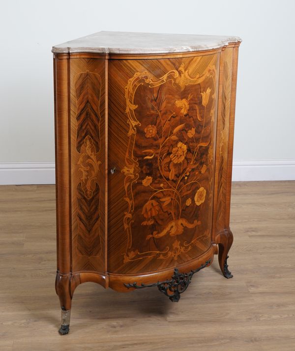 AN 18TH CENTURY STYLE ITALIAN MARBLE TOPPED MARQUETRY INLAID WALNUT FLOOR STANDING CORNER CABINET