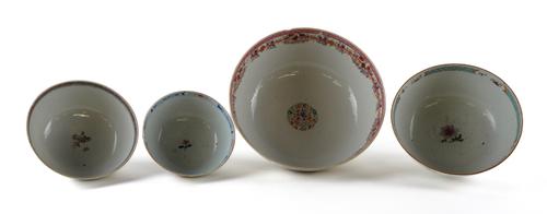 FOUR CHINESE EXPORT PORCELAIN BOWLS (4)