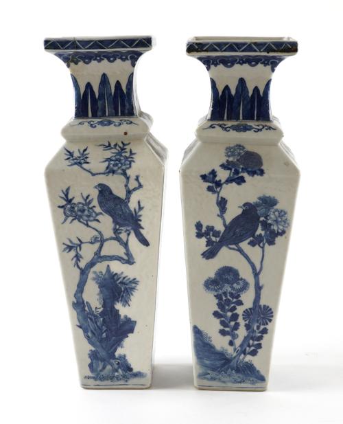 A PAIR OF CHINESE BLUE AND WHITE  VASES (2)