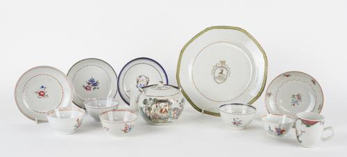 A GROUP OF CHINESE FAMILLE-ROSE EXPORT PORCELAIN (13)