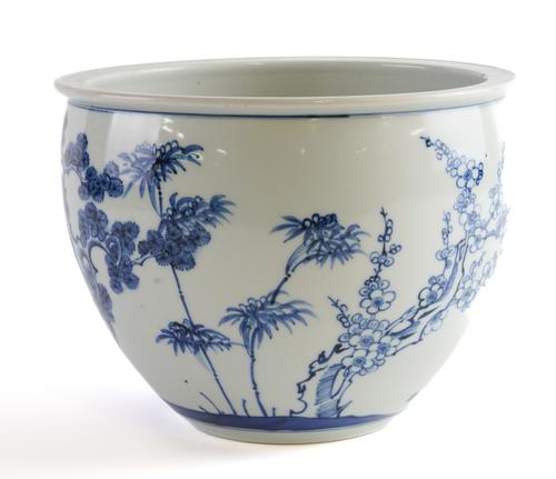 A SMALL CHINESE BLUE AND WHITE JARDINIERE