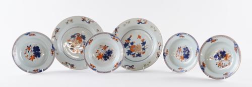 SIX CHINESE IMARI PLATES (6)