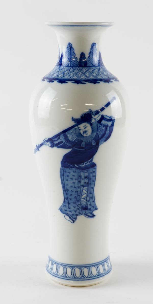 A CHINESE BLUE AND WHITE SLENDER BALUSTER VASE