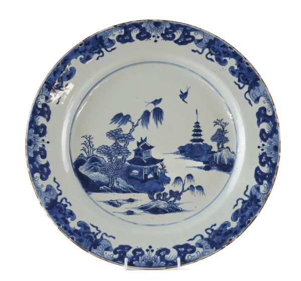 A LARGE CHINESE BLUE AND WHITE PLATTER