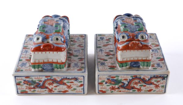 A PAIR OF MING STYLE WUCAI SEALS (2)