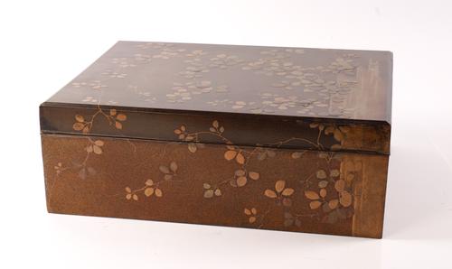 A JAPANESE GOLD LACQUER RECTANGULAR DOCUMENT BOX ( RYOSHIBAKO) AND COVER (2)