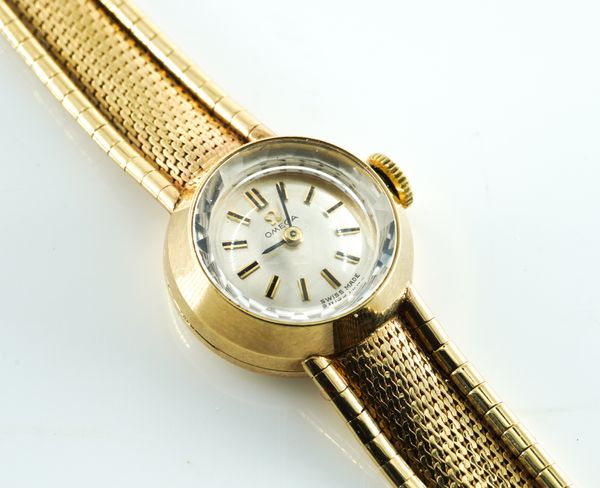 OMEGA. A LADIES 9CT GOLD MANUAL WIND BRACELET WRISTWATCH