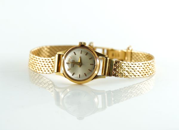 VULCAIN GRAND PRIX. A LADIES 18CT GOLD MANUAL WIND BRACELET WRISTWATCH