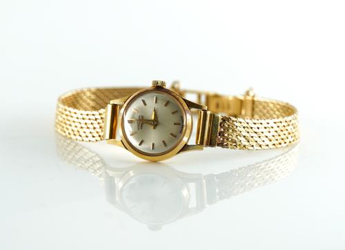 VULCAIN GRAND PRIX. A LADIES 18CT GOLD MANUAL WIND BRACELET WRISTWATCH