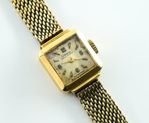 A LADIES GOLD CERTINA BRACELET WRISTWATCH