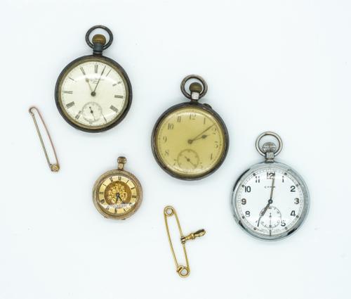 FOUR POCKET WATCHES AND TWO BAR BROOCHES (6)