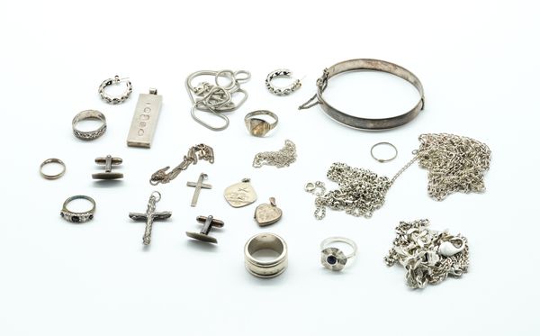 A GROUP OF SILVER JEWELLERY (25)