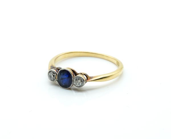 AN EDWARDIAN GOLD, DIAMOND AND SAPPHIRE THREE STONE RING