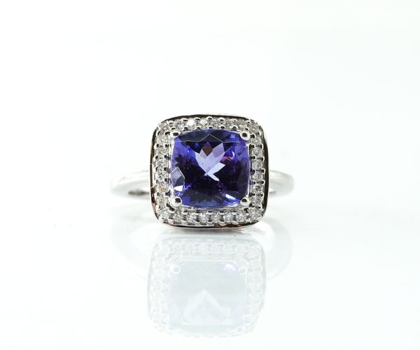 A WHITE GOLD, TANZANITE AND DIAMOND CLUSTER RING