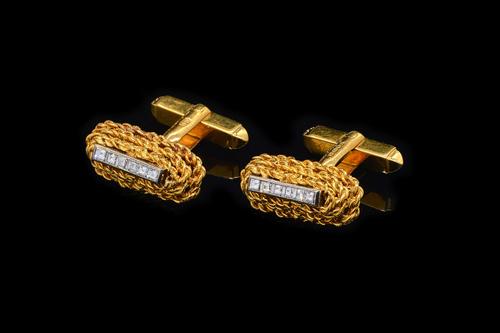 A PAIR OF GOLD AND DIAMOND CUFFLINKS