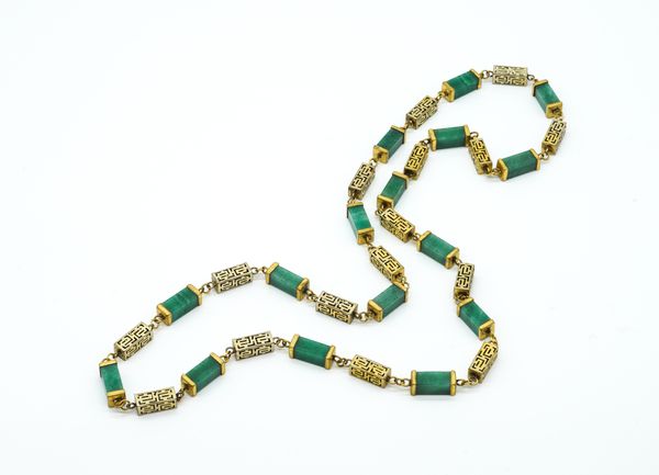 A GILT METAL AND AVENTURINE QUARTZ NECKLACE