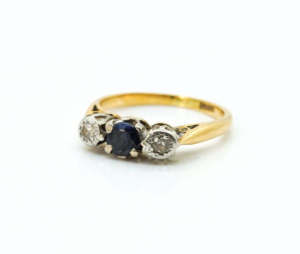 A GOLD, SAPPHIRE AND DIAMOND THREE STONE RING