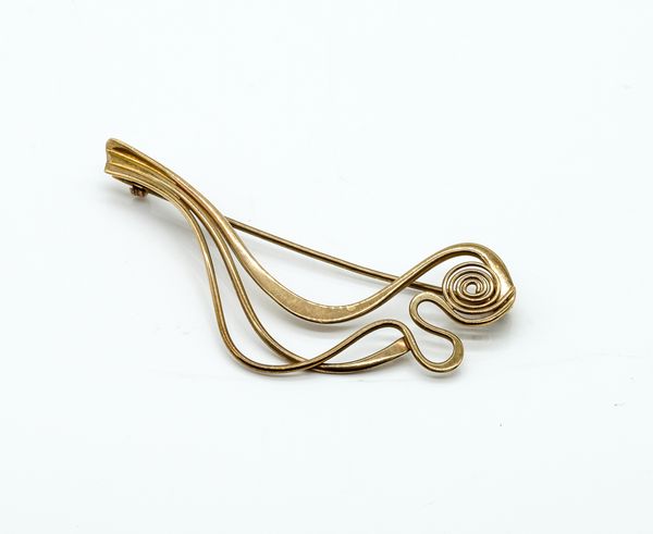 A 9CT GOLD BROOCH