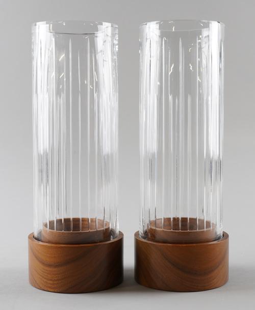 DAVID LINLEY: A PAIR WALNUT CANDLESTICK HOLDERS (2)
