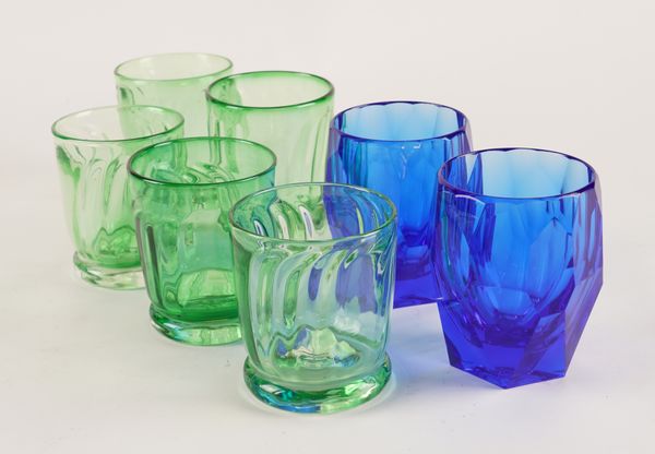 THOMAS GOODE: A SET OF SIXTEEN GREEN GLASS TUMBLERS (24)