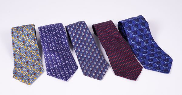 A COLLECTION OF DESIGNER TIES INCLUDING HERMES AND LANVIN (23)