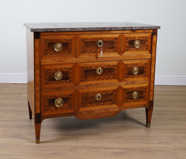 AN EARLY 19TH CENTURY CONTINENTAL PARQUETRY INLAID WALNUT MARBLE TOPPED SECRETAIRE THREE DRAWER COMMODE