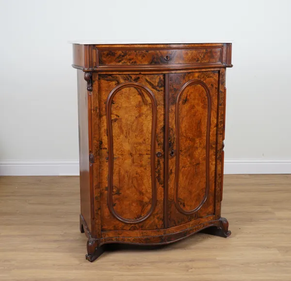 A 19TH CENTURY CONTINENTAL SERPENTINE MARBLE TOPPED SIDE CABINET WITH SINGLE DRAWER OVER CUPBOARD