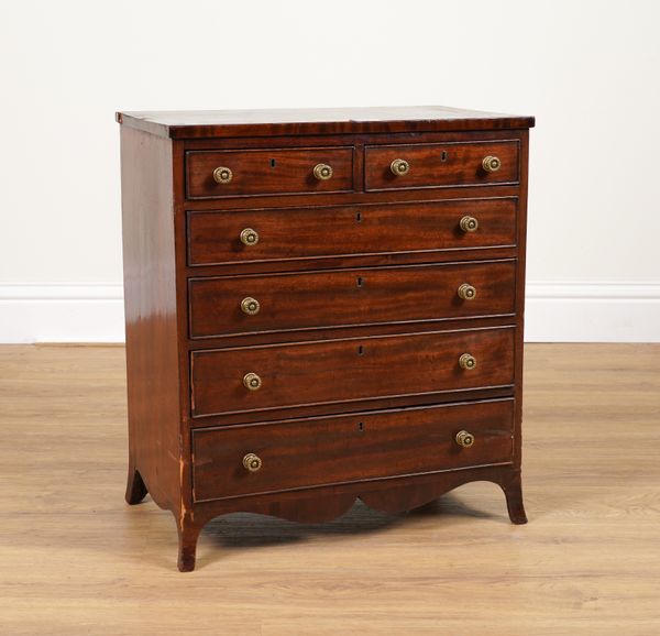 A SMALL GEORGE III MAHOGANY SIX DRAWER CHEST OF DRAWERS