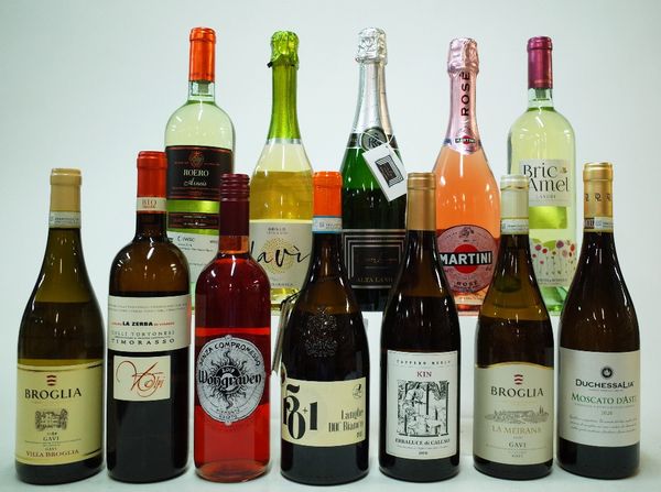 12 BOTTLES ITALIAN WHITE AND ROSÉ WINE