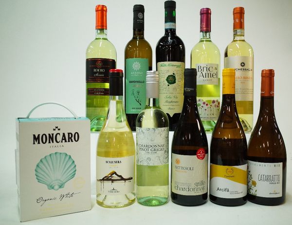 10 BOTTLES AND 1 BOX ITALIAN WHITE WINE