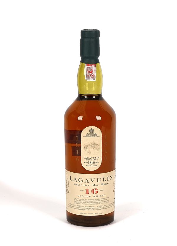 A 75CL BOTTLE OF LAGAVULIN 16 YEAR OLD SINGLE ISLAY MALT WHISKY