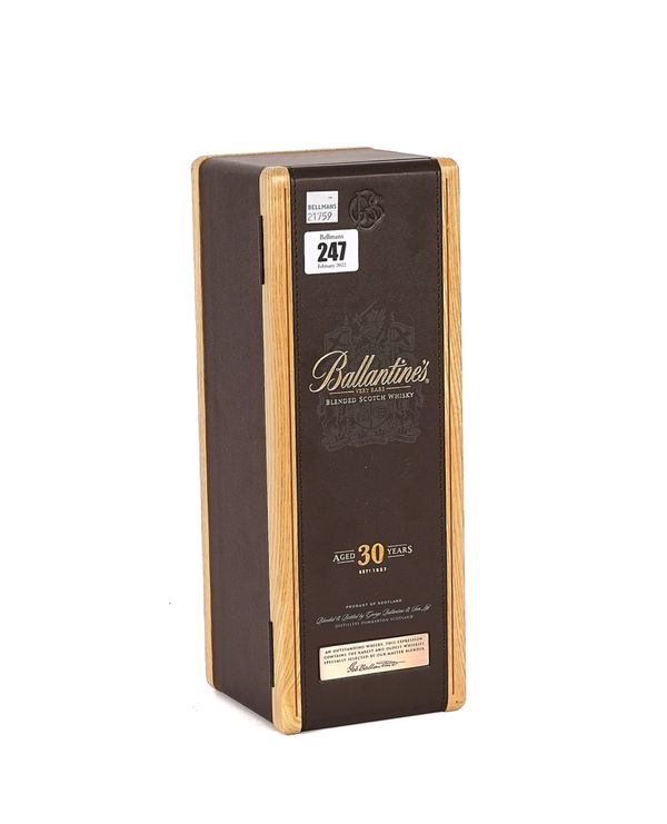A 70CL BOTTLE OF BALLANTINE'S VERY RARE 30 YEARS OLD BLENDED SCOTCH WHISKY