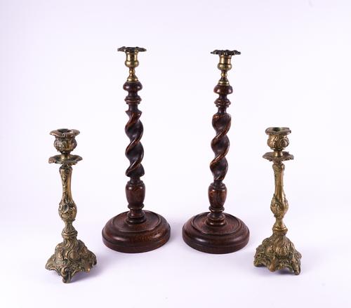 A PAIR OF GEORGE III STYLE SPIRAL TURNED OAK CANDLESTICKS (4)