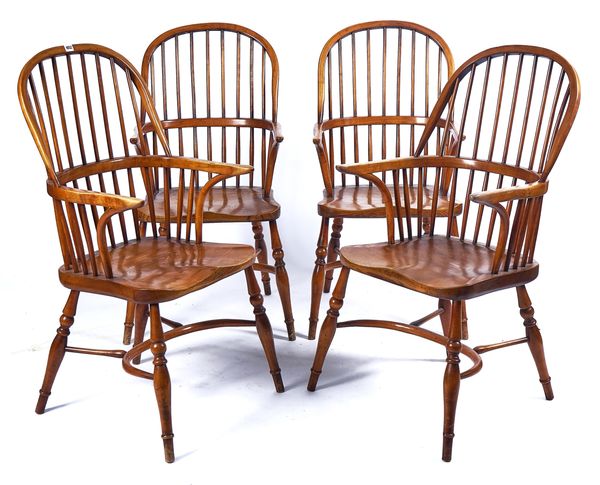 A SET OF FOUR 20TH CENTURY ELM AND BEECH WINDSOR CHAIRS (4)