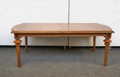 FRANK HUDSON SPIRE RANGE; A WALNUT EXTENDING DINING TABLE