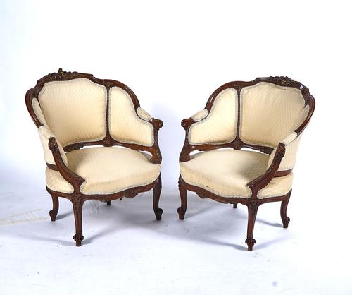 A PAIR OF ITALIAN ROCOCO REVIVAL WALNUT TUB BACK CHAIRS (2)