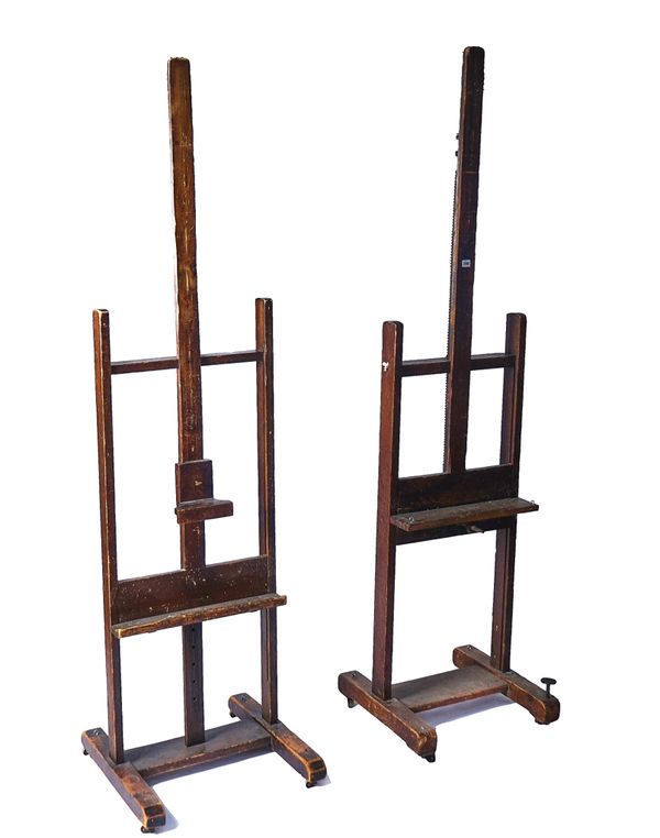 AN EARLY 20TH CENTURY OAK H FRAME ARTISTS EASEL