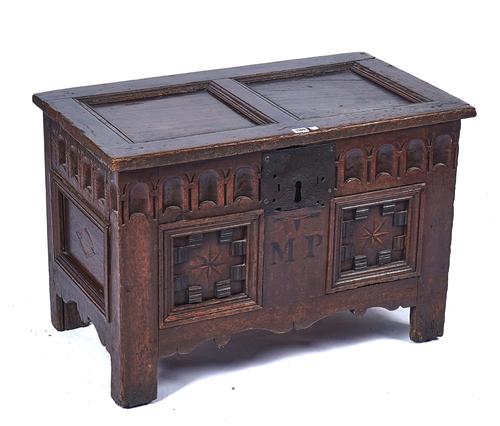 A 17TH CENTURY OAK COFFER