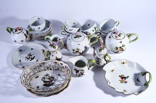 A GROUP OF HEREND PORCELAIN IN THE `ROTHSCHILD BIRD' PATTERN (31)