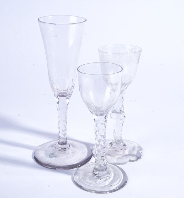 AN ENGRAVED FACET STEMMED WINE GLASS (3)