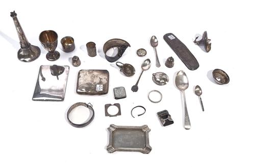 A GROUP OF SILVER AND STERLING WARES (26)