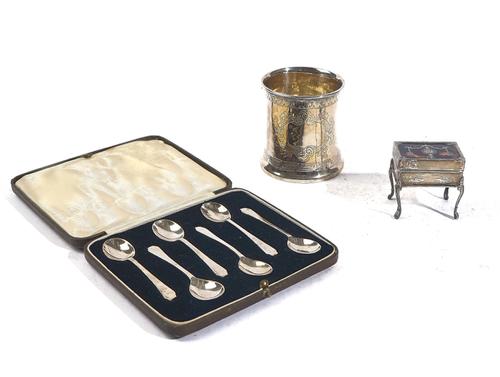 A SILVER AND TORTOISESHELL TRINKET BOX AND TWO FURTHER ITEMS (3)