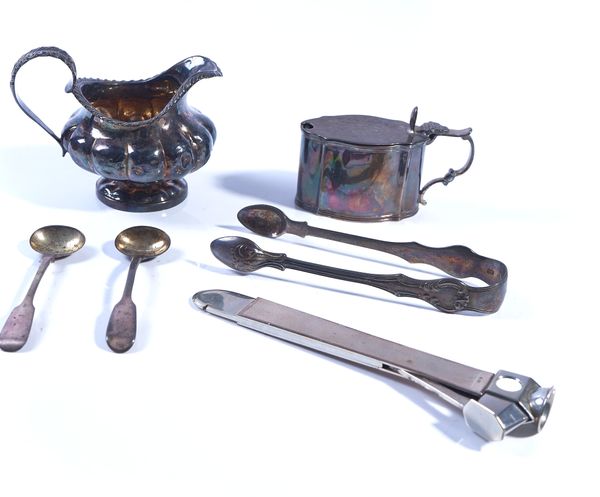 A SILVER MUSTARD POT AND FURTHER SILVER AND SILVER MOUNTED WARES (8)