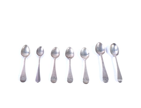 SEVEN OLD ENGLISH PATTERN TOY SPOONS (7)