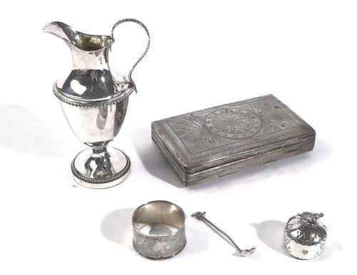 A GROUP OF FOREIGN WARES (5)