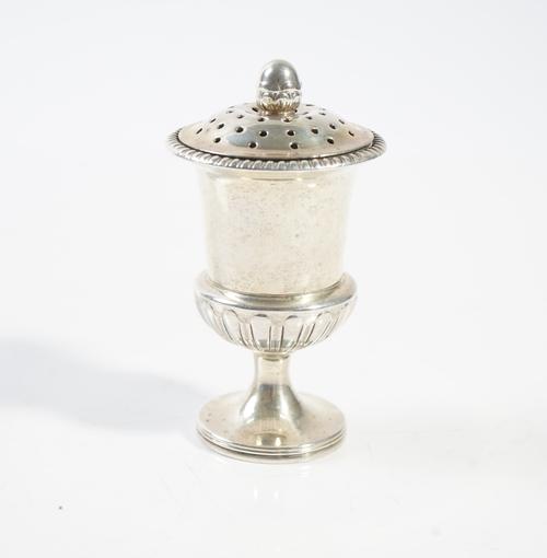 A SILVER PEPPERETTE