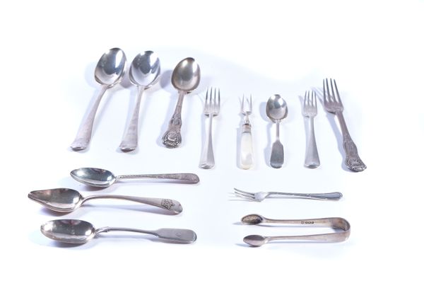 A GROUP OF SILVER FLATWARE (24)