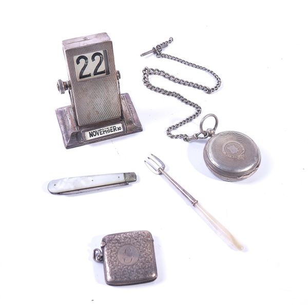 A SILVER MOUNTED ROTATING DESK CALENDAR AND FIVE FURTHER ITEMS (6)